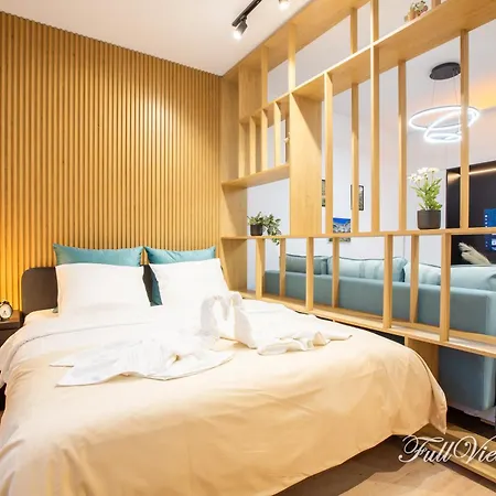 Fullview Deluxe, Free Underground Parking Apartment *