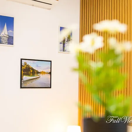 Fullview Deluxe, Free Underground Parking Apartment