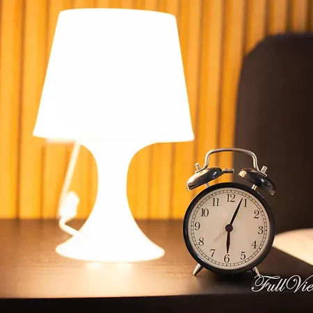 Fullview Deluxe, Free Underground Parking Apartment