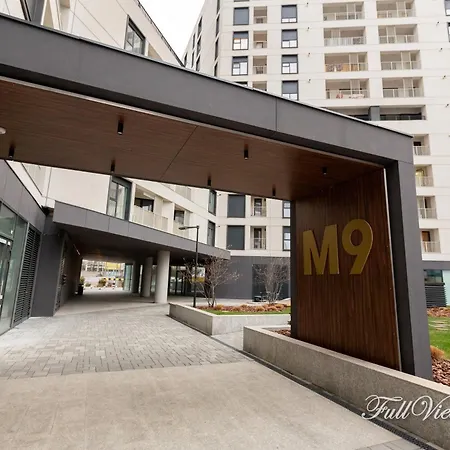 Fullview Deluxe, Free Underground Parking Apartment *